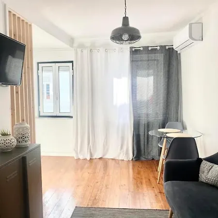 Al- Hamma Ii - 2nd Floor Apartment Lissabon